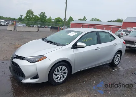 2018 Toyota Corolla Le z USA, uszkodzony, nr VIN 2T1BURHE9JC007778
